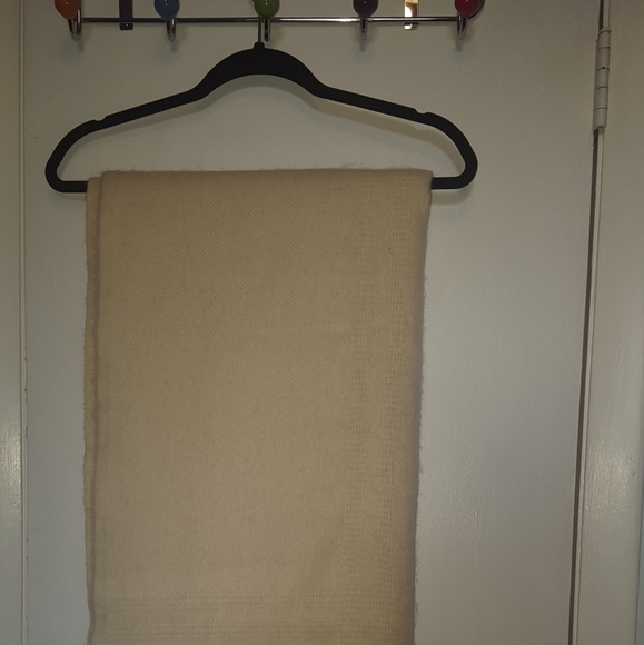 Wool Blanket - Picture 3 of 5